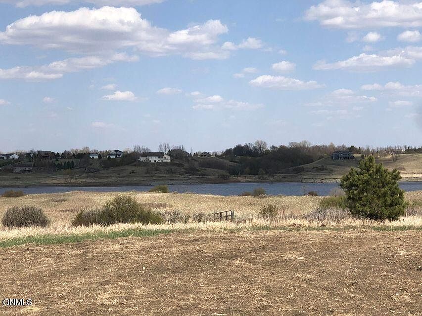 1st image of 3084 Lake Front Dr