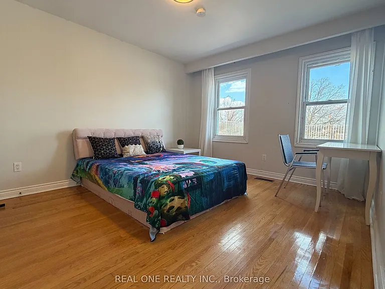 14 Empringham Cres — Photo 8