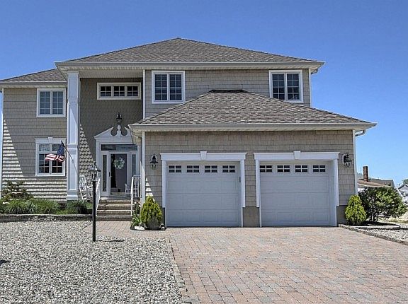 2nd image of 568 Bayview Dr