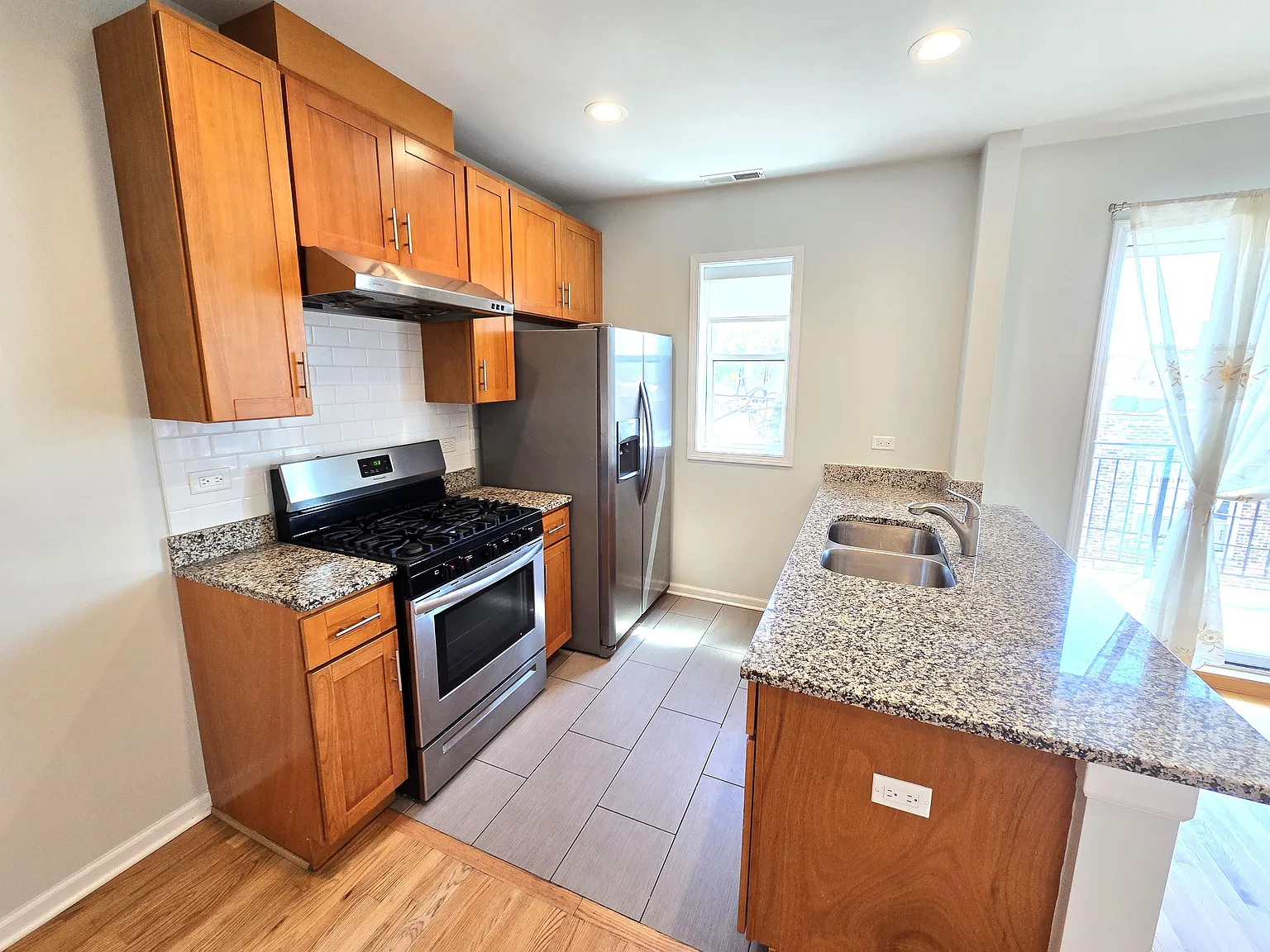 3 bed, $2,150 — Photo 4
