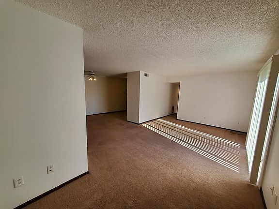 5th image of 2422 W 4th St APT 8