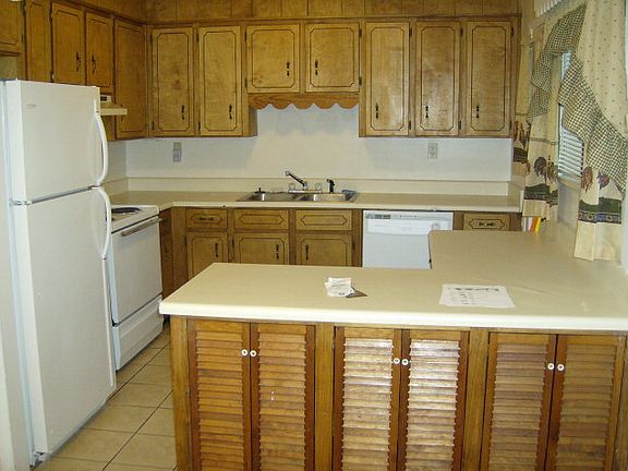 5th image of 1649 Aldrich St NE