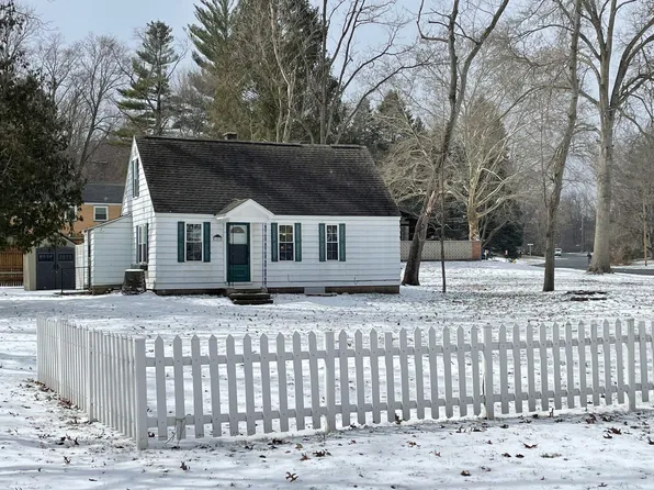 909 N Berkley St, Kalamazoo, MI 49006