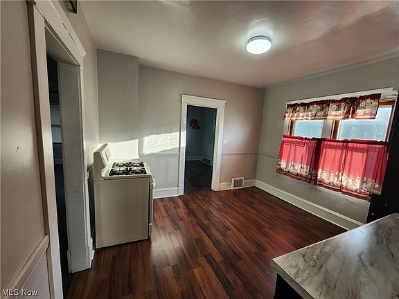 4th image of 11413 Florian Ave