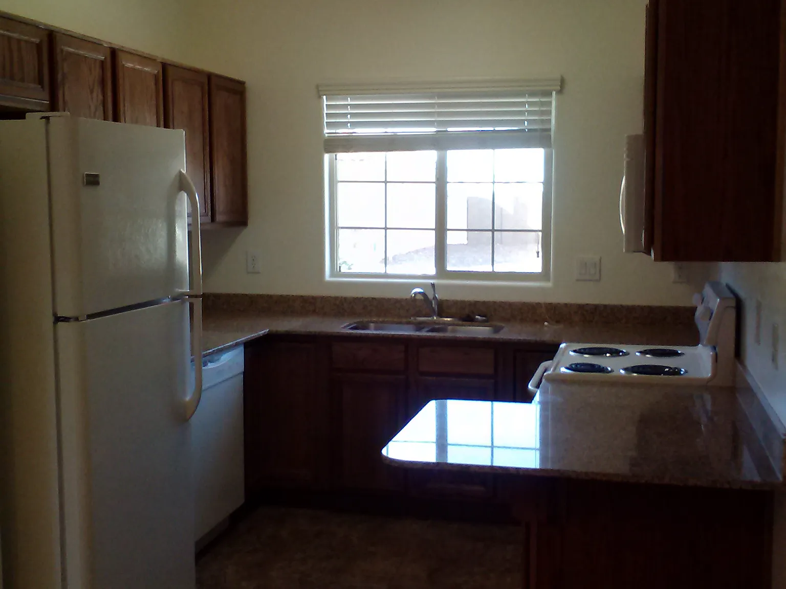 3 bed, 1144 sqft, $1,336 — Photo 2