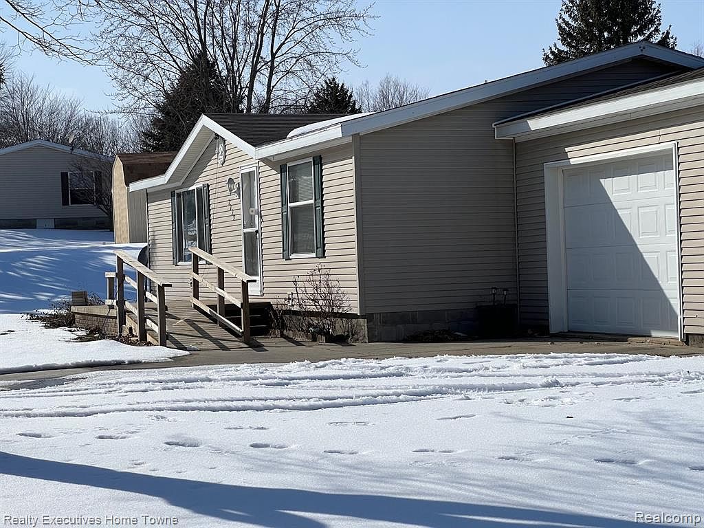 2239 Brent St, Croswell, MI 48422 Zillow