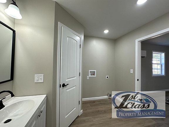 5th image of 112 Evergreen Pl