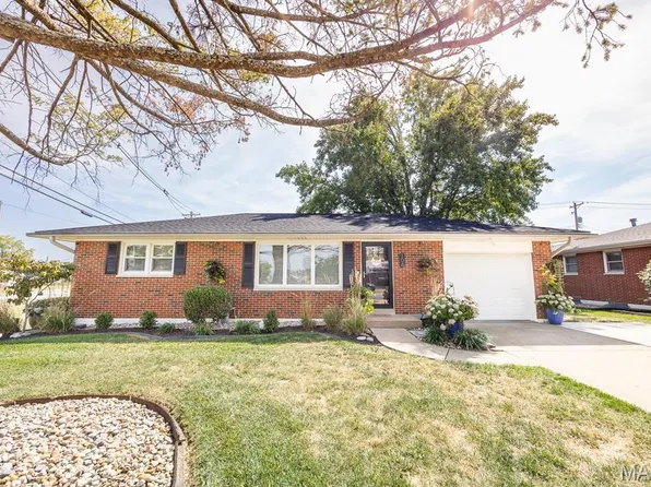 106 Cascade Dr, Columbia, IL 62236