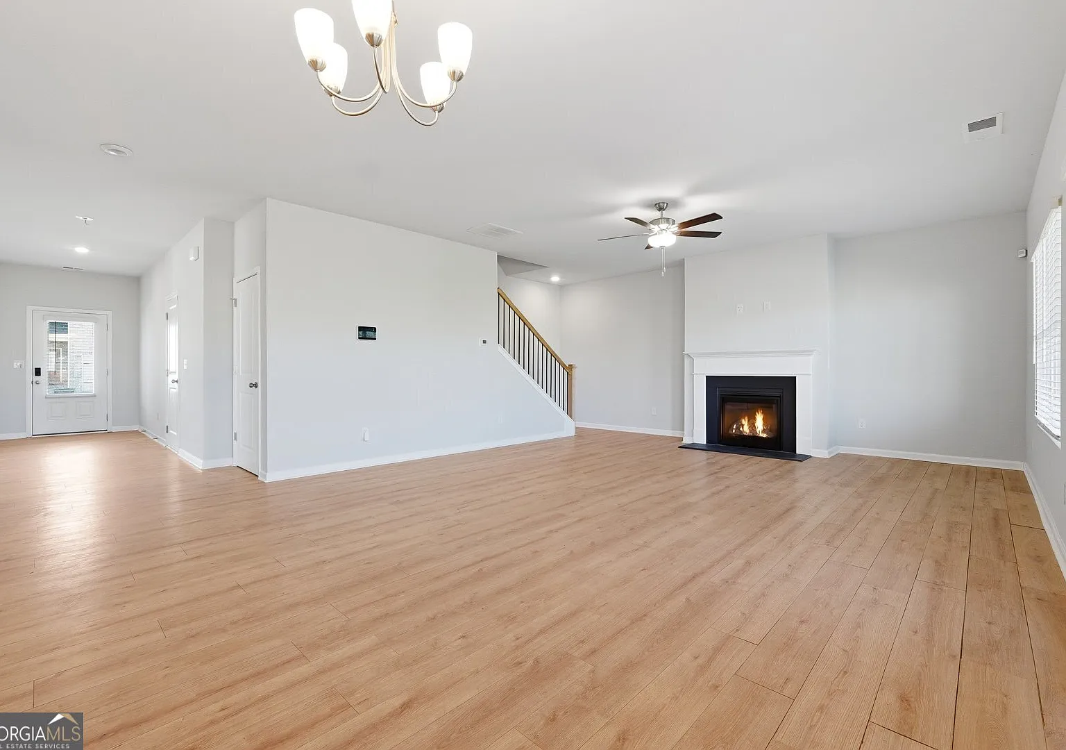 4 bed, 2.5 bath, 2714 sqft, $2,995 — Photo 4
