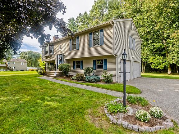 3rd image of 5 Tamarack Ln