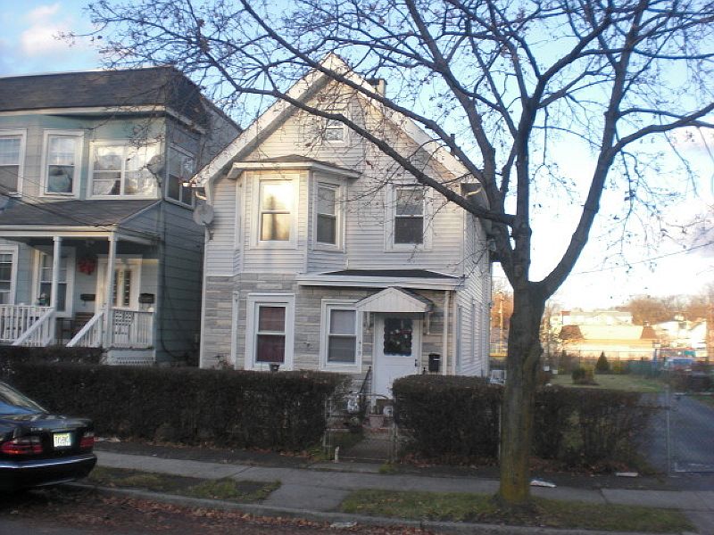 2nd image of 419 Lakeside Ave