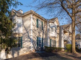 113 Sapphire Ln, Franklin Park, NJ 08823
