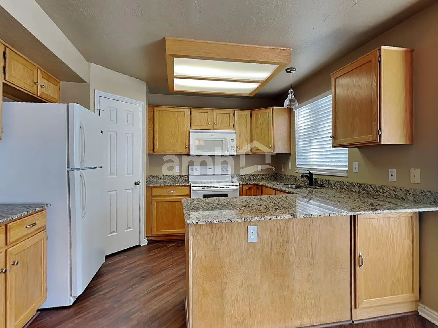 4 bed, 3.5 bath, 2809 sqft, $3,000 — Photo 3