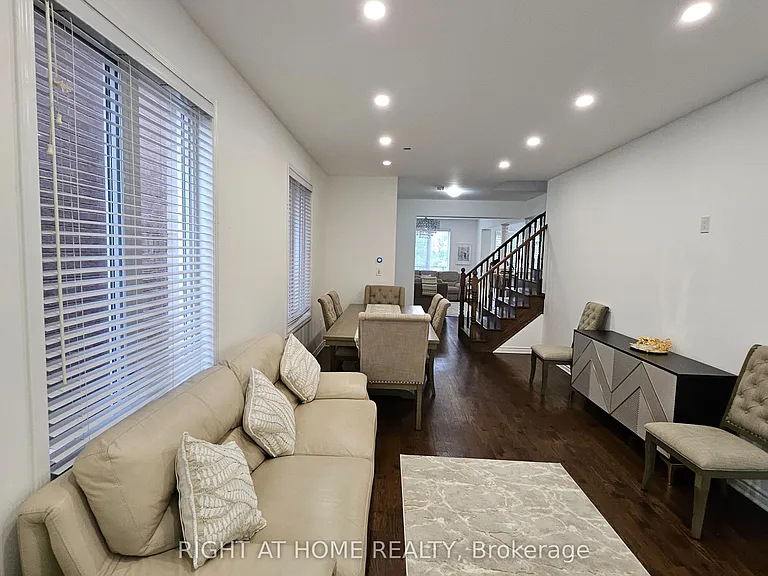 1206 Duignan Cres #UPPER — Photo 6
