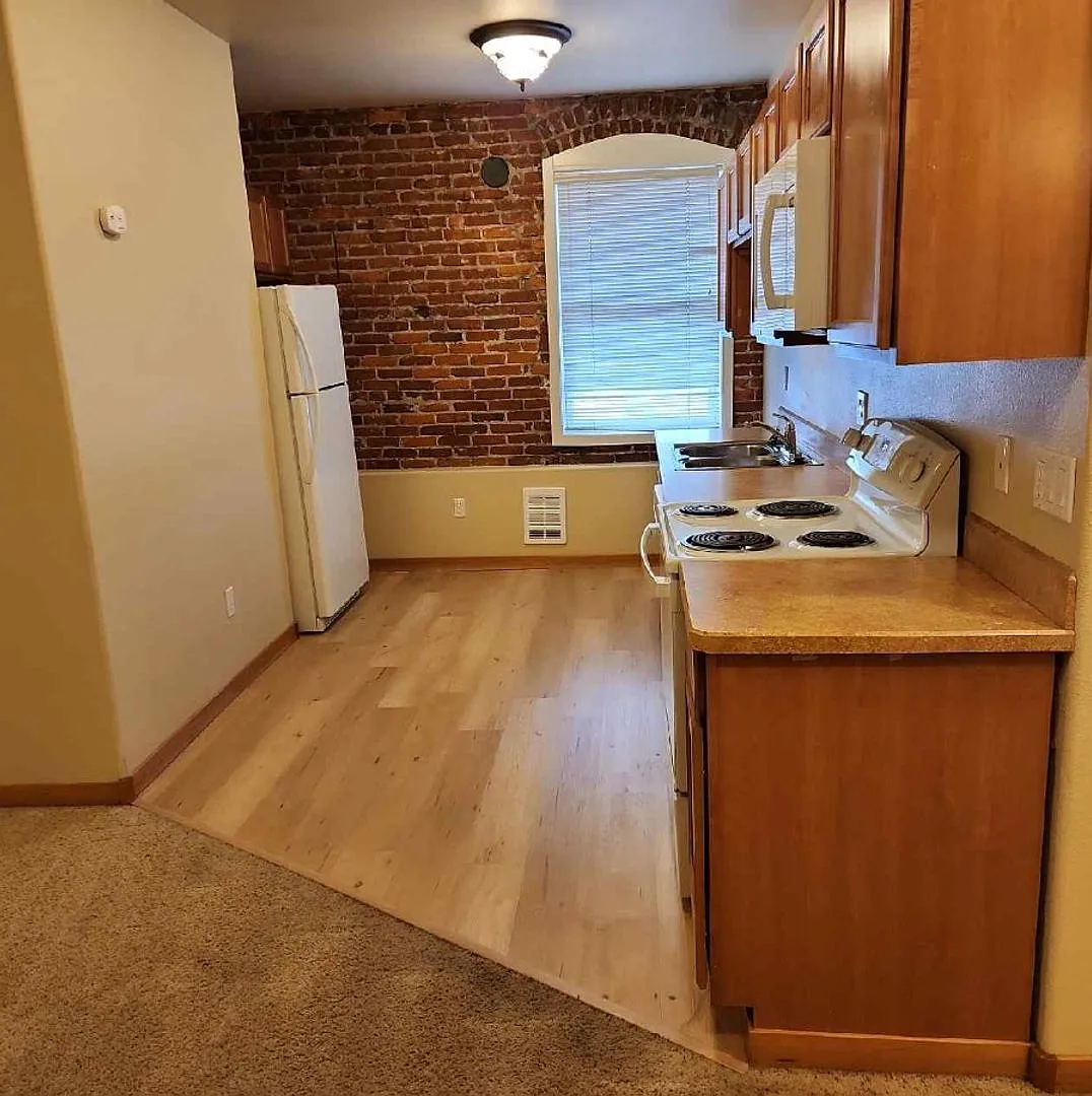 6th Street Apartments — Photo 4
