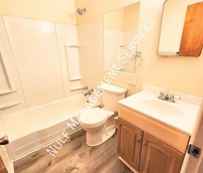 305 Marguerite Ave #D — Photo 3