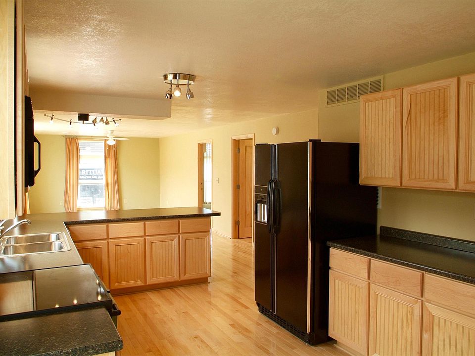 1st image of 819 1/2 W 23rd St