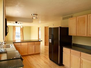 819 1/2 W 23rd St, Cedar Falls, IA 50613