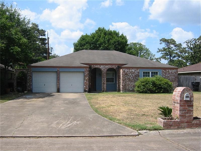 1st image of 7519 Oak Village Dr