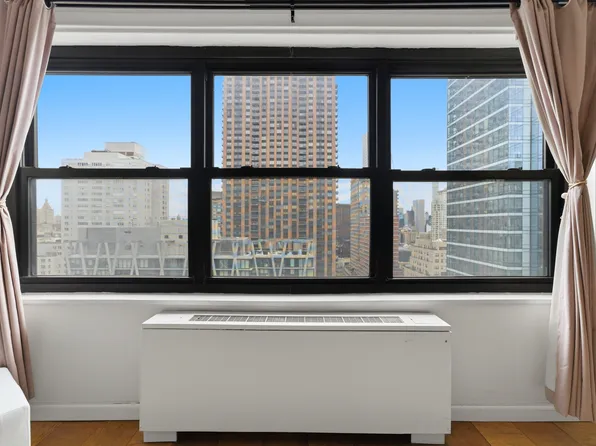 160 West End Avenue image 2 of 9