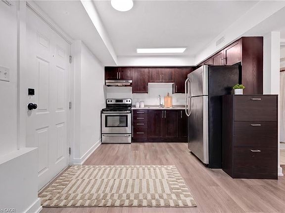 4th image of 185 Windale Cres #1C