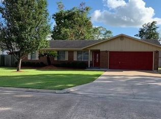 111 N 30th St, Nederland, TX 77627