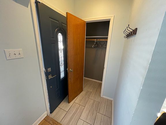 5th image of 703 N Vermont Ave