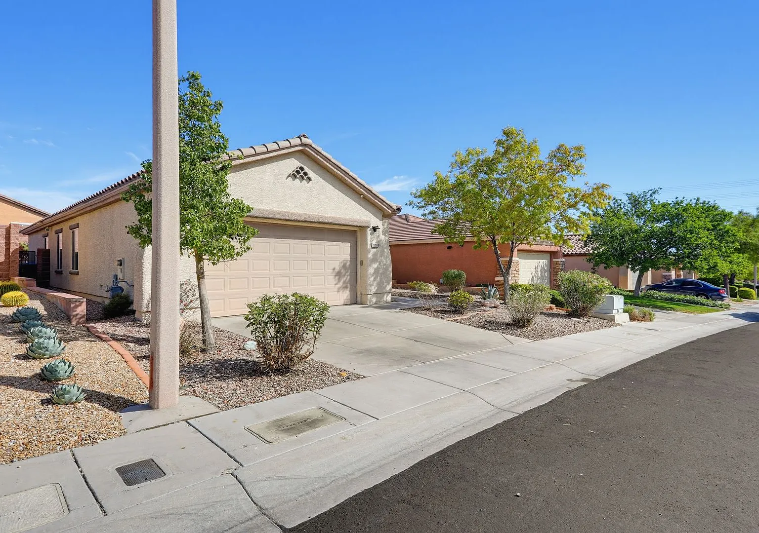 Summerlin Vistas One Story Beauty — Photo 3