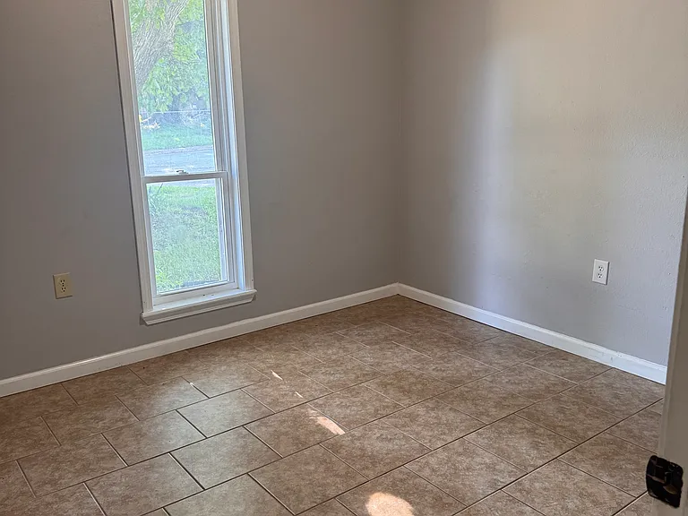 400 Christy Ct — Photo 8
