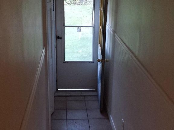 Front hall to apt