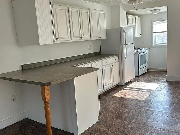 1430 Muldowney Ave — Photo 11