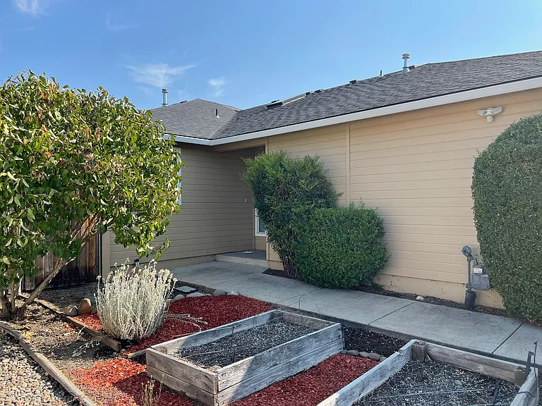 430 Crystal Dr — Photo 3