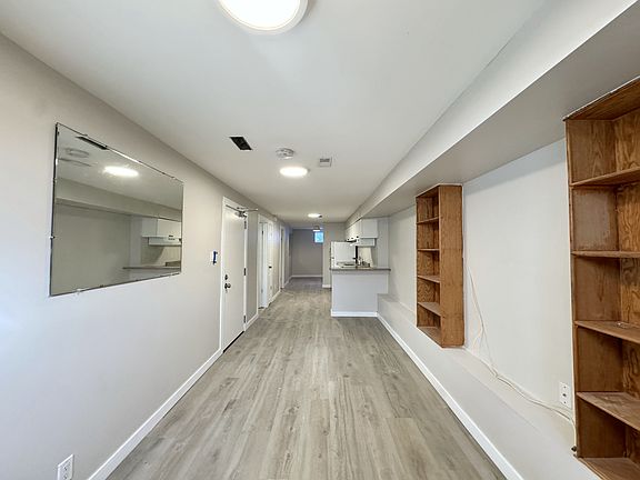 4th image of 581 Carlaw Ave #Basement