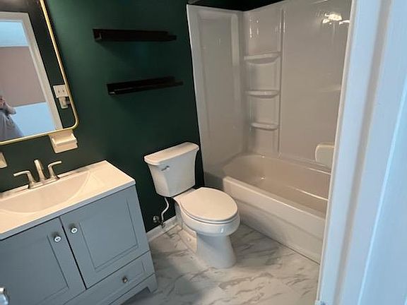 Master bedroom bathroom