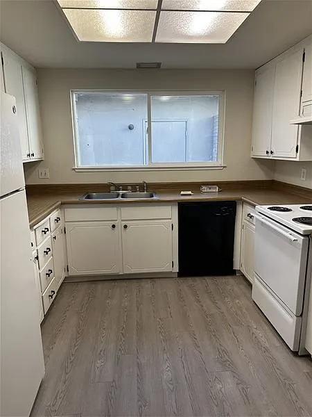 4 bed, 2.0 bath, 1700 sqft, $4,000 — Photo 4