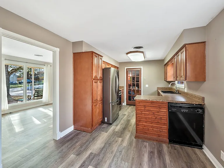 138 Roberta Dr — Photo 16