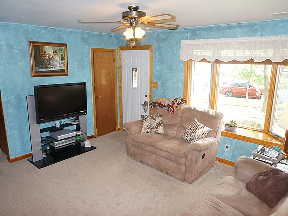 2nd image of 19535 Redwood Ln