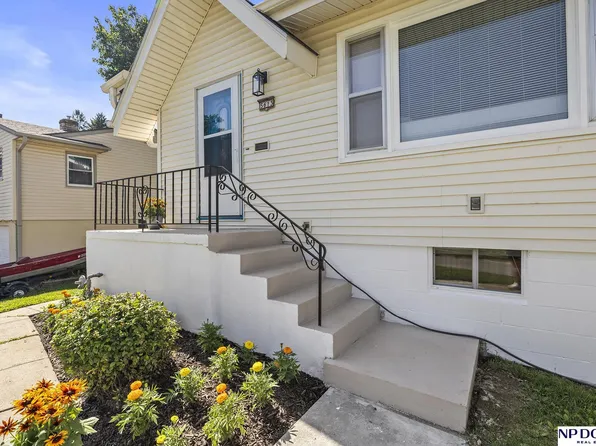 5613 Grand Ave, Omaha, NE 68104