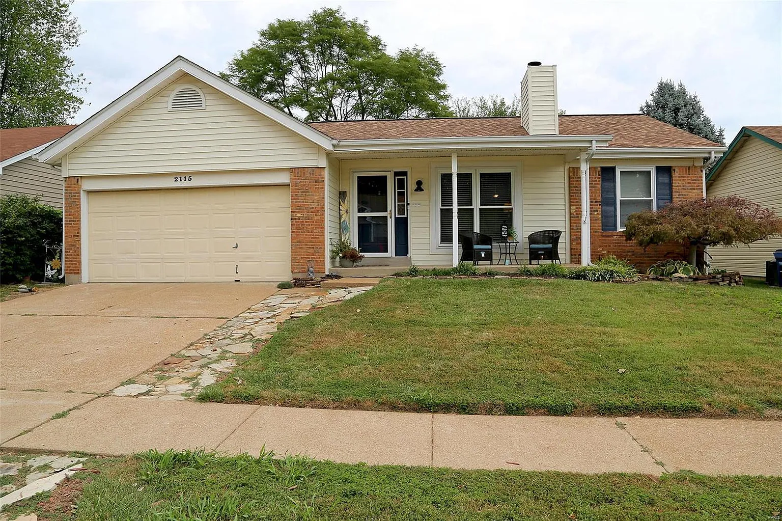 2115 Monks Hollow Dr photo 1