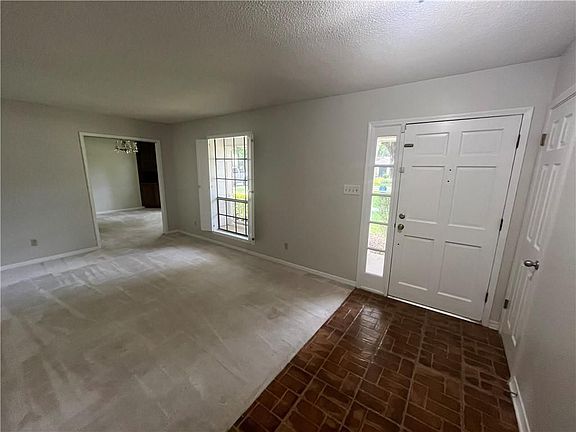 4th image of 562 Barcelona Dr