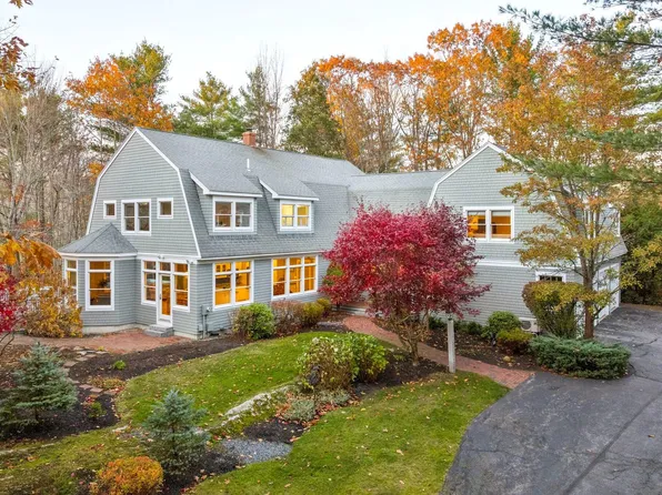 89 Oakmont Drive, Falmouth, ME 04105