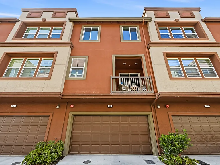 1321 Lee Pl — Photo 2