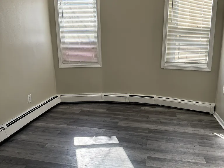 144 Brill St #1R — Photo 5