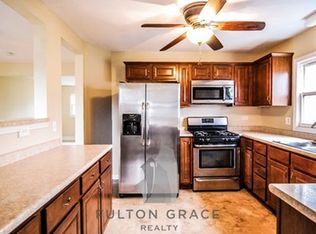 512 N Jackson St, Waukegan, IL 60085