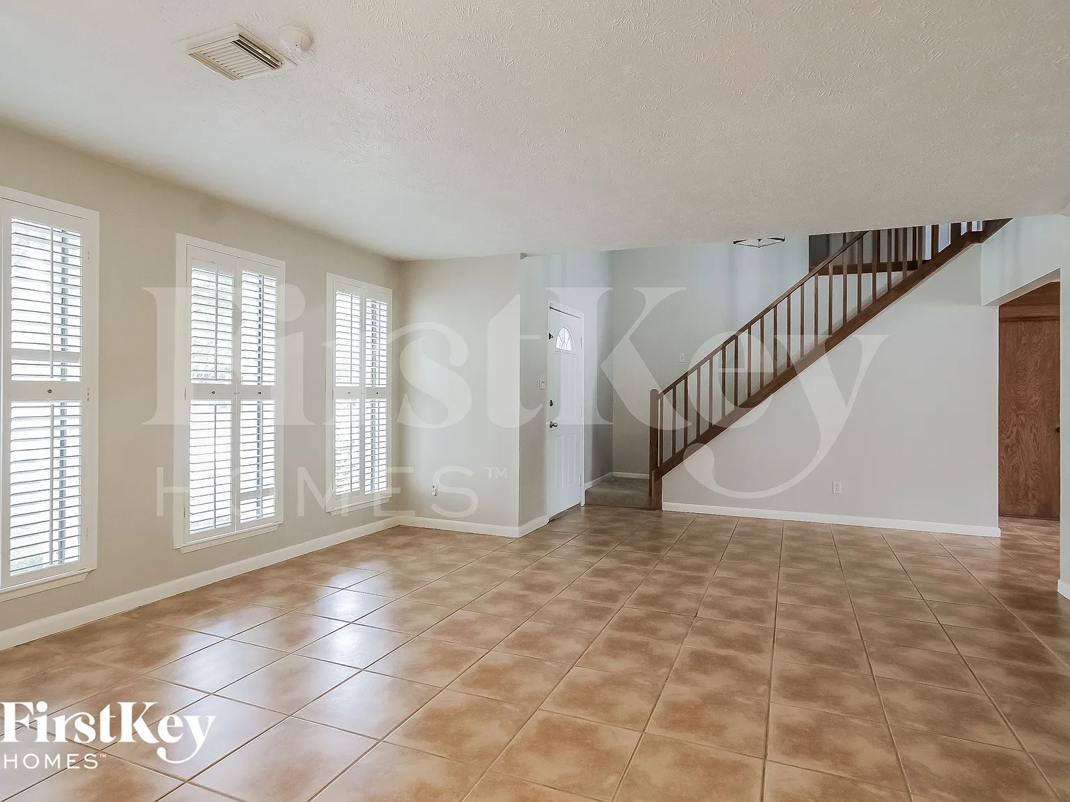 4 bed, 2.0 bath, 2339 sqft, $1,910 — Photo 4