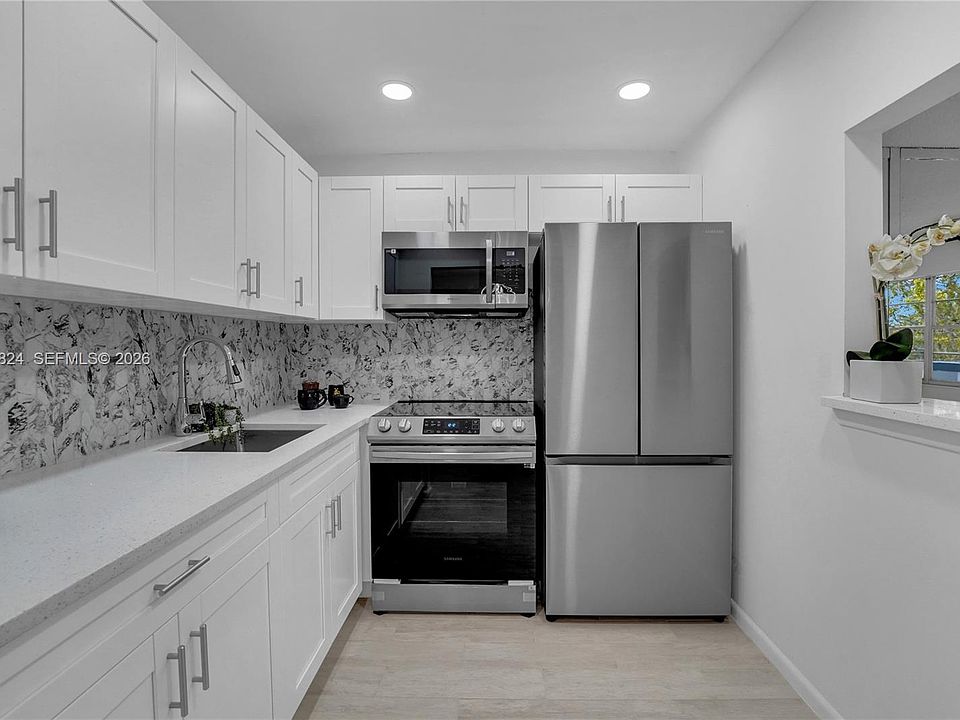 1st image of 4035 Durham Cir #B