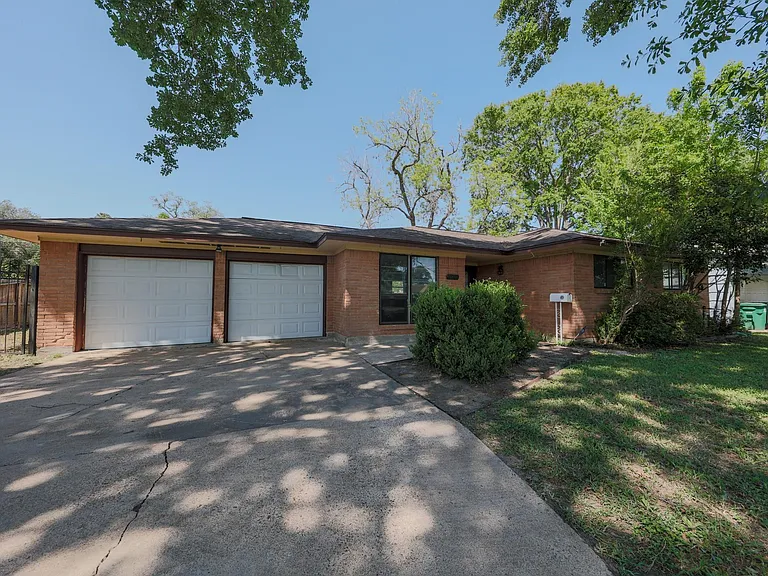 10038 Lazy Oaks St — Photo 1