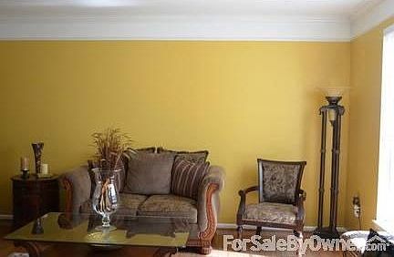 Living Room
						:
						Contains Crown Molding