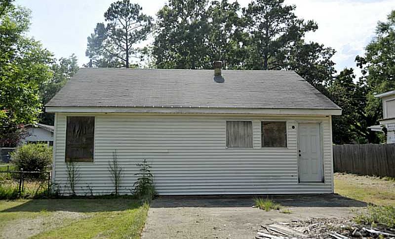 2nd image of 1210 Main St