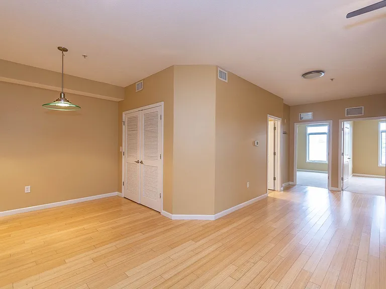 422 E Kirkwood Ave — Photo 11